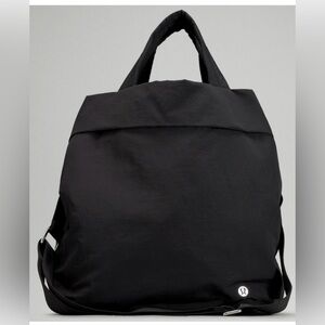 Lululemon on my level bag